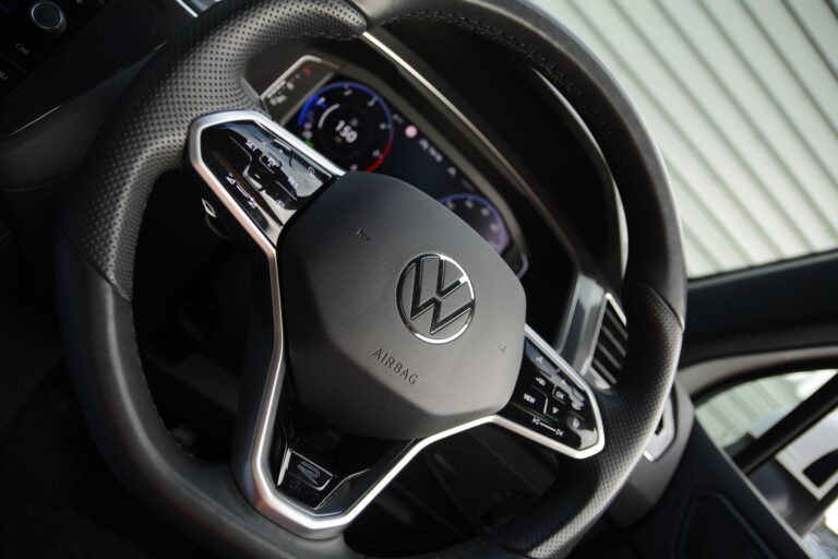 Volkswagen Tiguan 2.0 TDI R-Line DSG 4Motion Euro 6 (s/s) 5dr