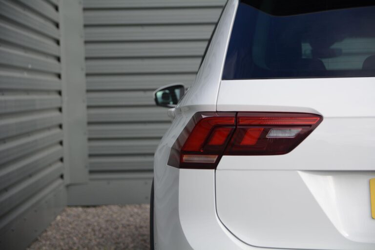 Volkswagen Tiguan 2.0 TDI R-Line DSG 4Motion Euro 6 (s/s) 5dr