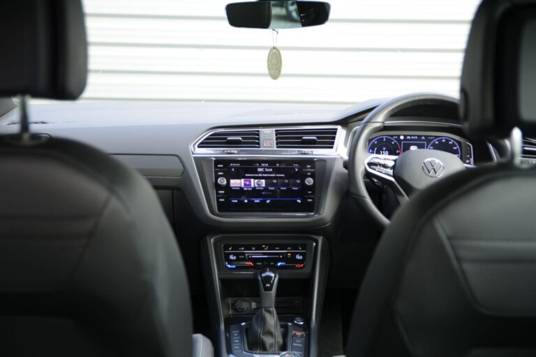 Volkswagen Tiguan 2.0 TDI R-Line DSG 4Motion Euro 6 (s/s) 5dr