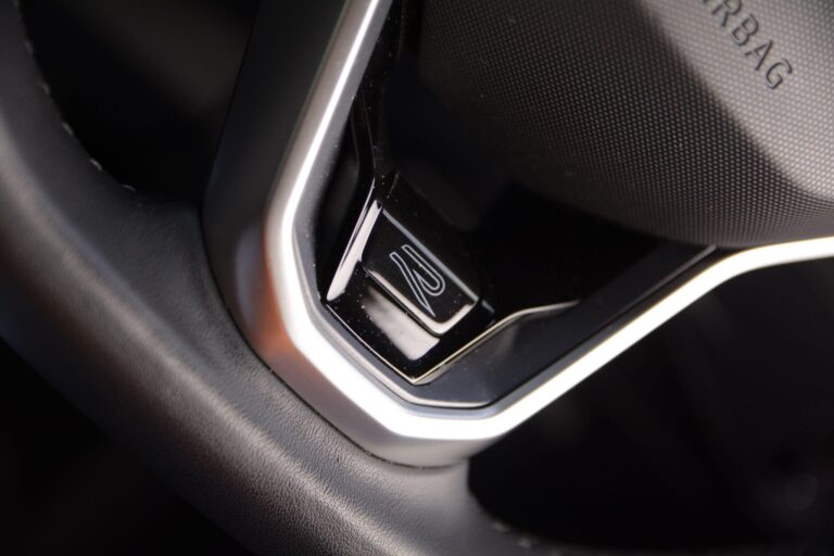 Volkswagen Tiguan 2.0 TDI R-Line DSG 4Motion Euro 6 (s/s) 5dr