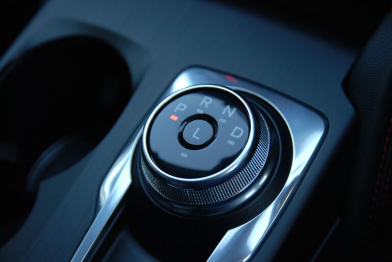 Ford Kuga 2.5 Duratec 14.4kWh Black Package Edition CVT Euro 6 (s/s) 5dr