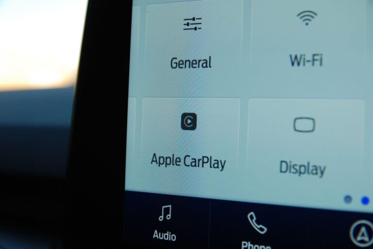 Ford Kuga 2.5 Duratec 14.4kWh Black Package Edition CVT Euro 6 (s/s) 5dr