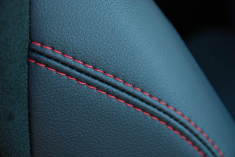 Ford Kuga 2.5 Duratec 14.4kWh Black Package Edition CVT Euro 6 (s/s) 5dr