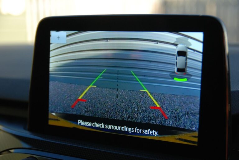 Ford Kuga 2.5 Duratec 14.4kWh Black Package Edition CVT Euro 6 (s/s) 5dr