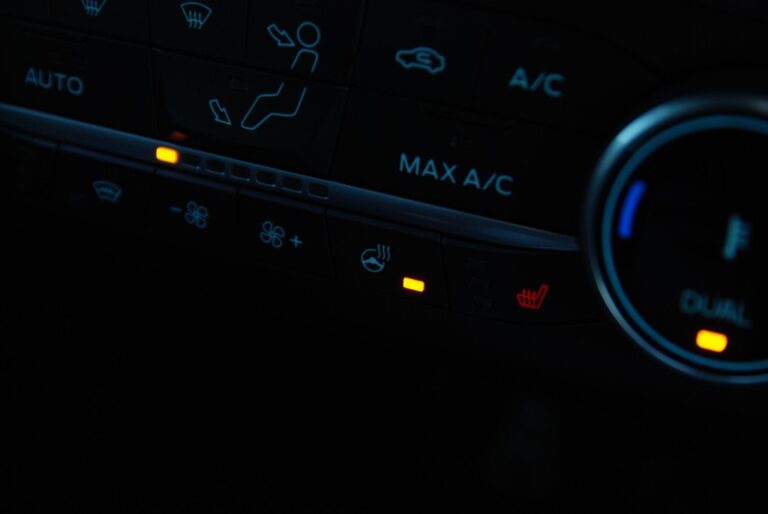 Ford Kuga 2.5 Duratec 14.4kWh Black Package Edition CVT Euro 6 (s/s) 5dr