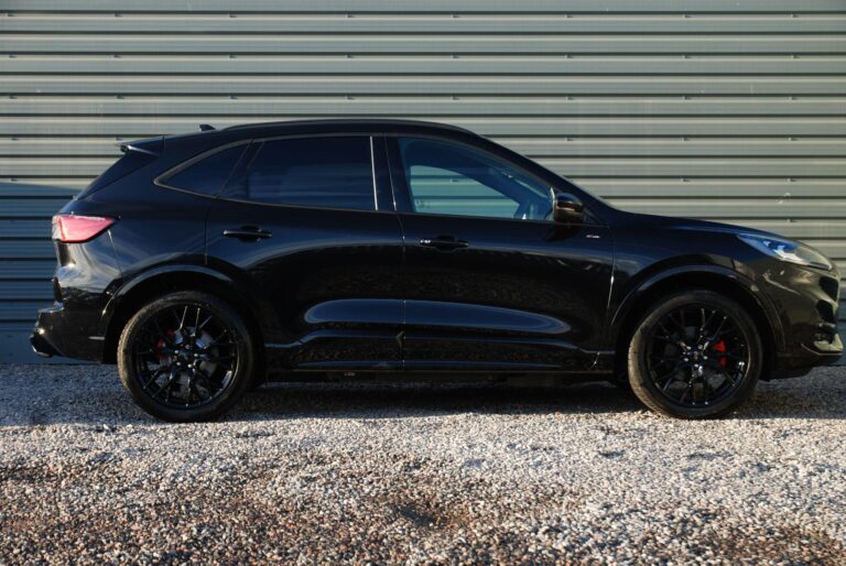 Ford Kuga 2.5 Duratec 14.4kWh Black Package Edition CVT Euro 6 (s/s) 5dr