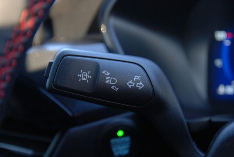 Ford Kuga 2.5 Duratec 14.4kWh Black Package Edition CVT Euro 6 (s/s) 5dr