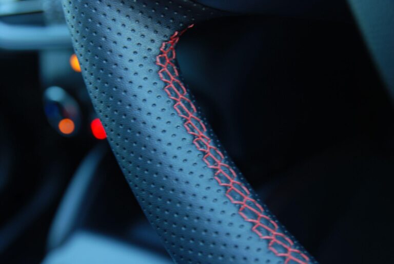 Ford Kuga 2.5 Duratec 14.4kWh Black Package Edition CVT Euro 6 (s/s) 5dr