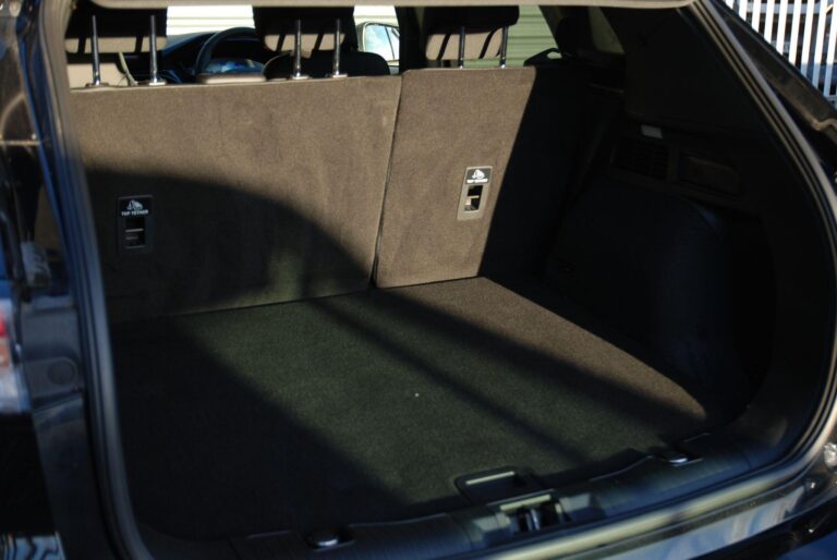 Ford Kuga 2.5 Duratec 14.4kWh Black Package Edition CVT Euro 6 (s/s) 5dr