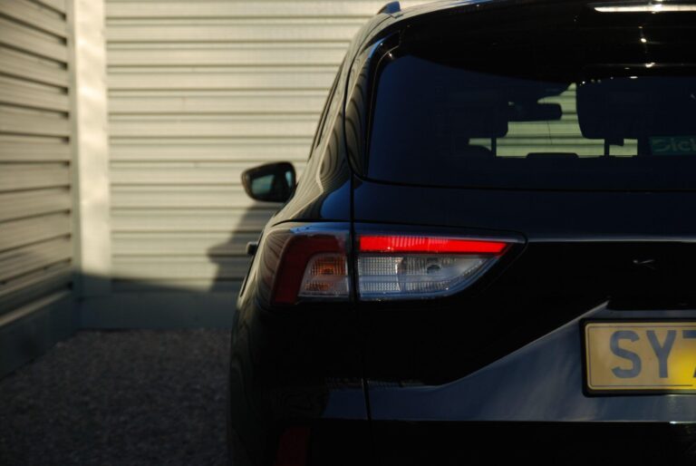 Ford Kuga 2.5 Duratec 14.4kWh Black Package Edition CVT Euro 6 (s/s) 5dr