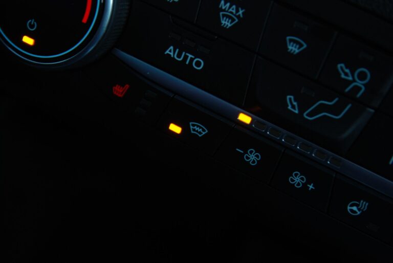 Ford Kuga 2.5 Duratec 14.4kWh Black Package Edition CVT Euro 6 (s/s) 5dr