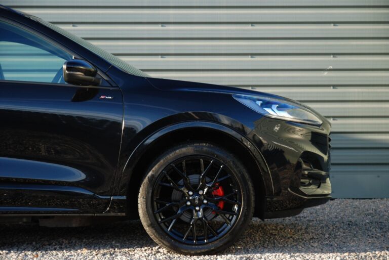 Ford Kuga 2.5 Duratec 14.4kWh Black Package Edition CVT Euro 6 (s/s) 5dr