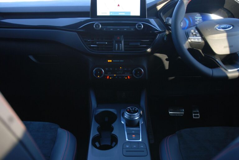 Ford Kuga 2.5 Duratec 14.4kWh Black Package Edition CVT Euro 6 (s/s) 5dr