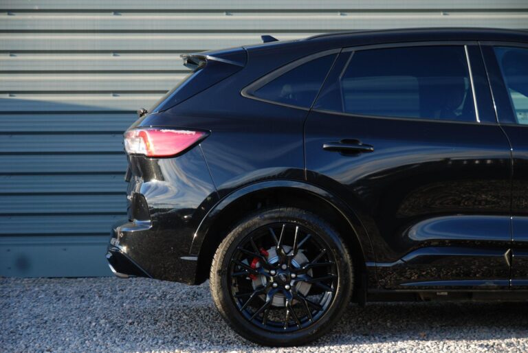 Ford Kuga 2.5 Duratec 14.4kWh Black Package Edition CVT Euro 6 (s/s) 5dr