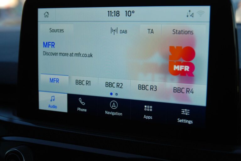 Ford Kuga 2.5 Duratec 14.4kWh Black Package Edition CVT Euro 6 (s/s) 5dr