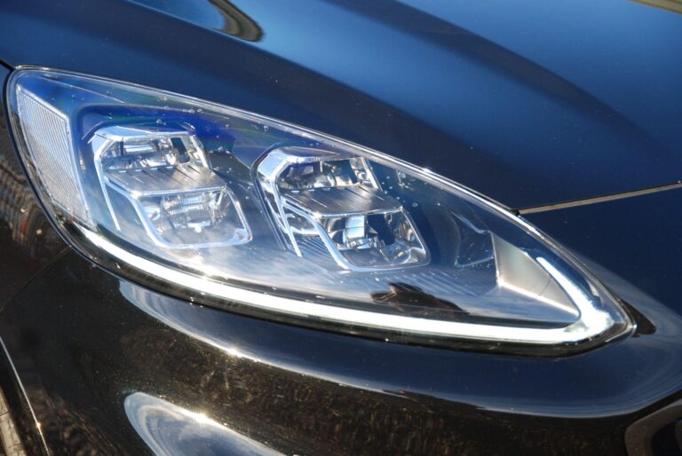 Ford Kuga 2.5 Duratec 14.4kWh Black Package Edition CVT Euro 6 (s/s) 5dr