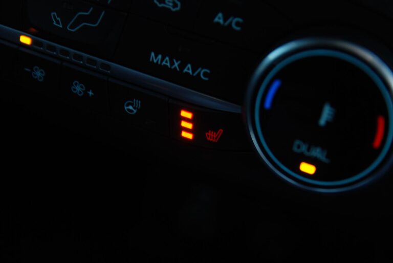 Ford Kuga 2.5 Duratec 14.4kWh Black Package Edition CVT Euro 6 (s/s) 5dr