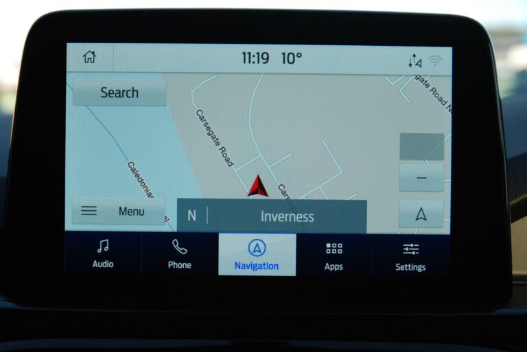 Ford Kuga 2.5 Duratec 14.4kWh Black Package Edition CVT Euro 6 (s/s) 5dr