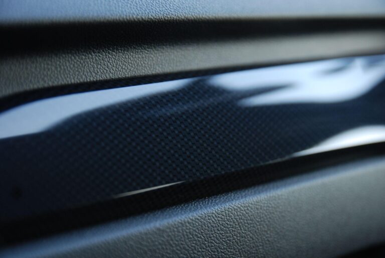 Ford Kuga 2.5 Duratec 14.4kWh Black Package Edition CVT Euro 6 (s/s) 5dr