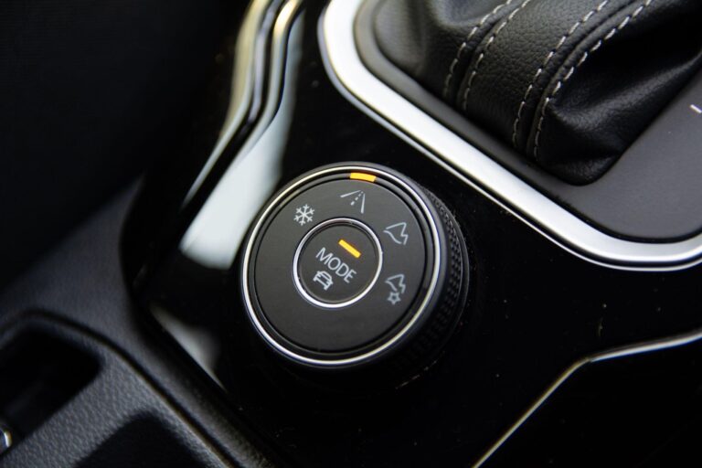 Volkswagen T-Roc 2.0 TSI R SUV 5dr Petrol DSG 4Motion Euro 6 (s/s) (300 ps)