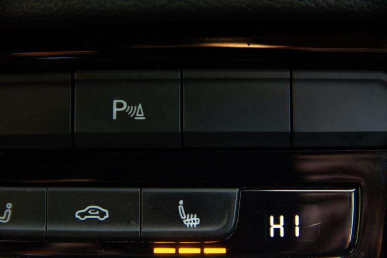 Volkswagen T-Roc 2.0 TSI R SUV 5dr Petrol DSG 4Motion Euro 6 (s/s) (300 ps)