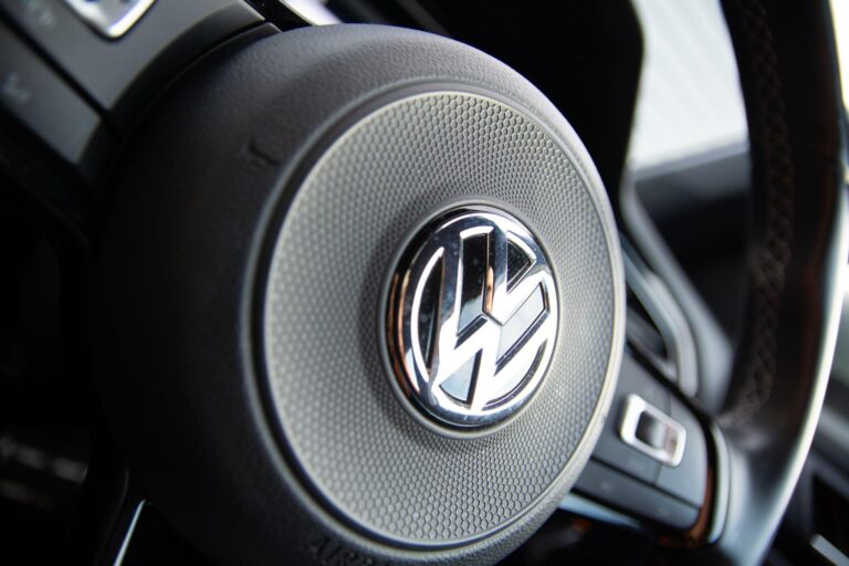 Volkswagen T-Roc 2.0 TSI R SUV 5dr Petrol DSG 4Motion Euro 6 (s/s) (300 ps)