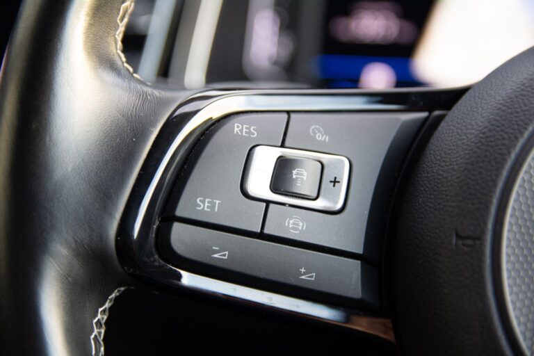 Volkswagen T-Roc 2.0 TSI R SUV 5dr Petrol DSG 4Motion Euro 6 (s/s) (300 ps)