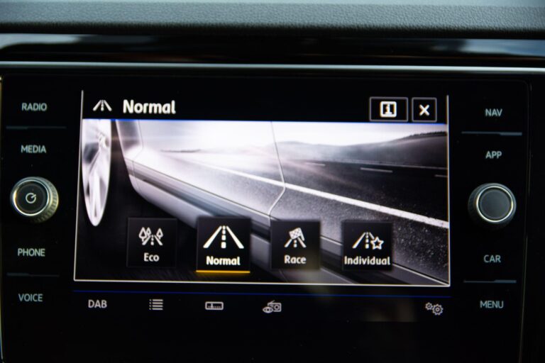 Volkswagen T-Roc 2.0 TSI R SUV 5dr Petrol DSG 4Motion Euro 6 (s/s) (300 ps)