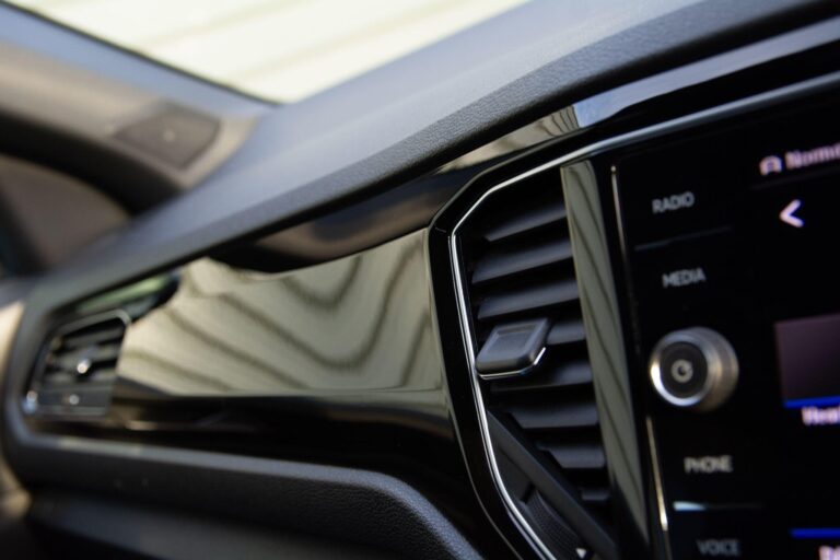 Volkswagen T-Roc 2.0 TSI R SUV 5dr Petrol DSG 4Motion Euro 6 (s/s) (300 ps)