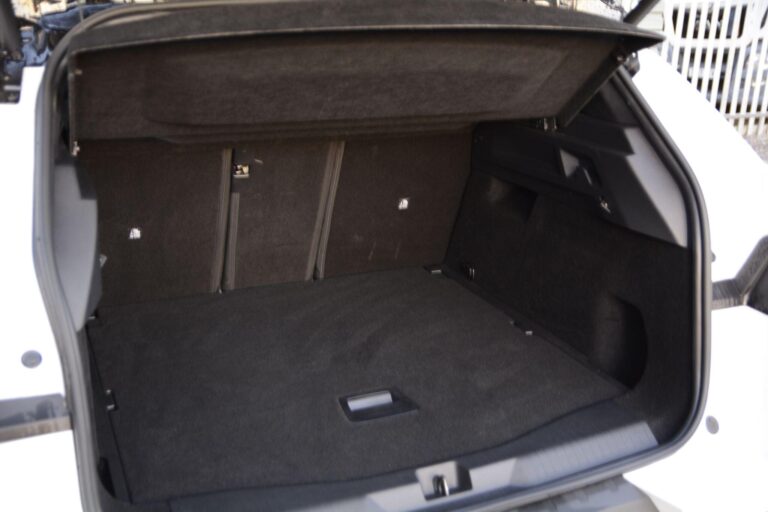 Vauxhall Grandland 1.2 Ultimate SUV 5dr Petrol Hybrid e-DCT Euro 6 (s/s) (136 ps)