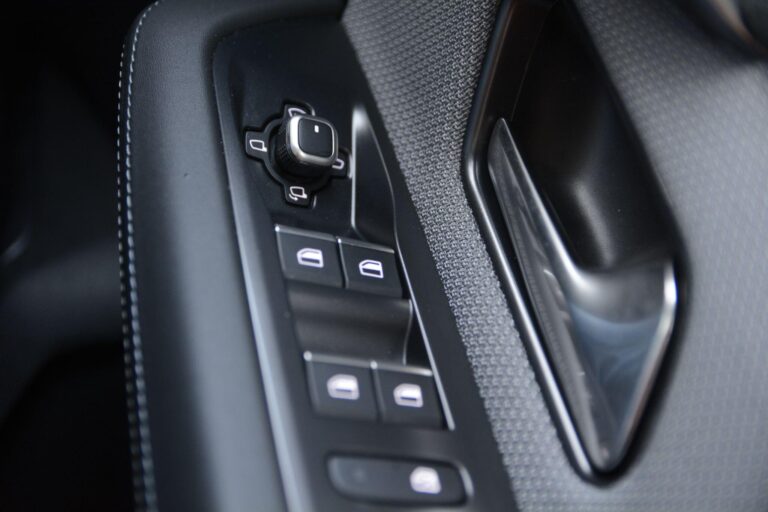 Vauxhall Grandland 1.2 Ultimate SUV 5dr Petrol Hybrid e-DCT Euro 6 (s/s) (136 ps)