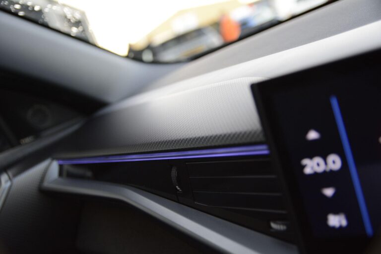 Vauxhall Grandland 1.2 Ultimate SUV 5dr Petrol Hybrid e-DCT Euro 6 (s/s) (136 ps)