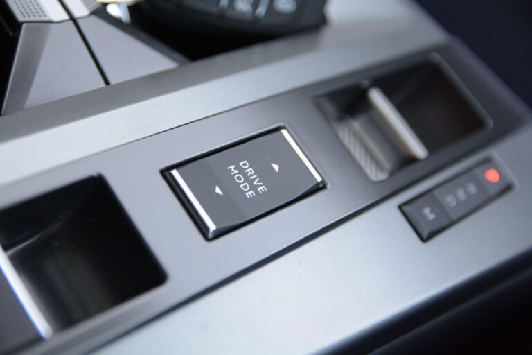 Vauxhall Grandland 1.2 Ultimate SUV 5dr Petrol Hybrid e-DCT Euro 6 (s/s) (136 ps)