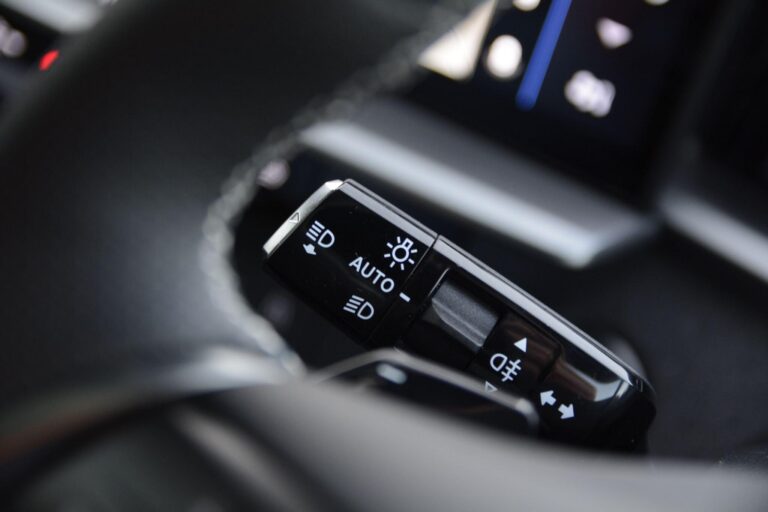 Vauxhall Grandland 1.2 Ultimate SUV 5dr Petrol Hybrid e-DCT Euro 6 (s/s) (136 ps)