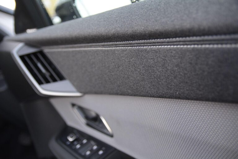 Vauxhall Grandland 1.2 Ultimate SUV 5dr Petrol Hybrid e-DCT Euro 6 (s/s) (136 ps)