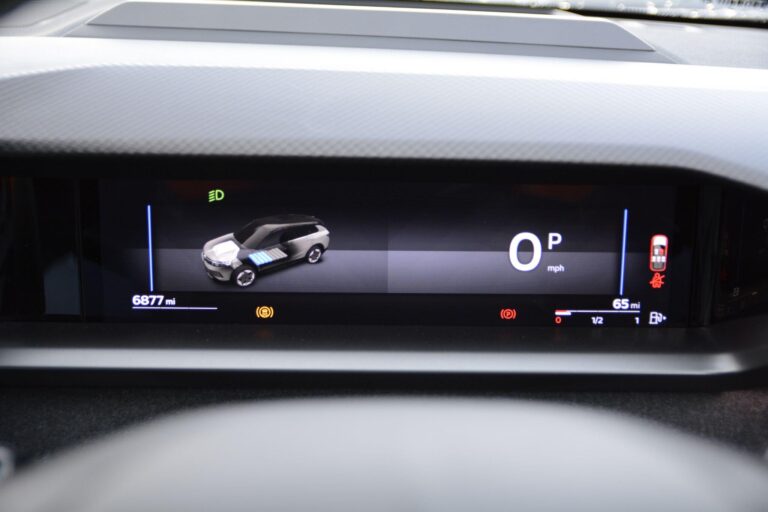 Vauxhall Grandland 1.2 Ultimate SUV 5dr Petrol Hybrid e-DCT Euro 6 (s/s) (136 ps)