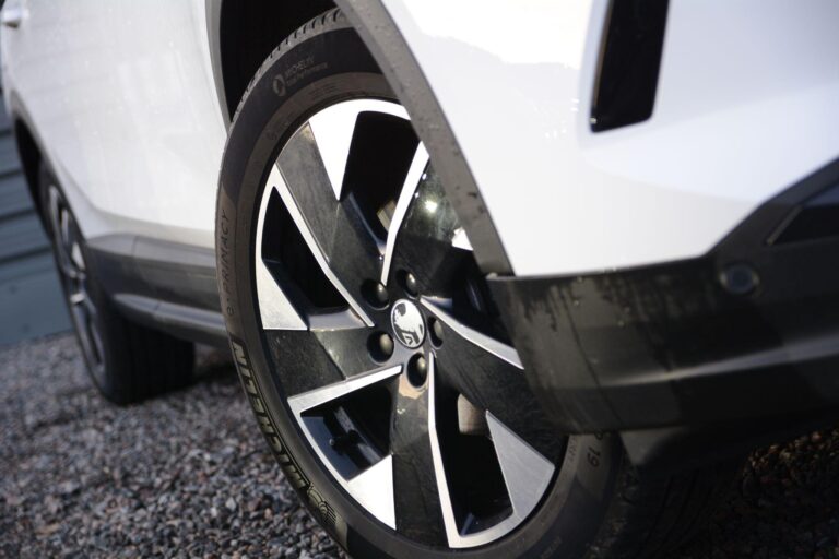 Vauxhall Grandland 1.2 Ultimate SUV 5dr Petrol Hybrid e-DCT Euro 6 (s/s) (136 ps)