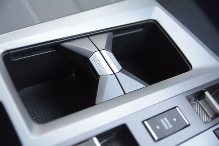 Vauxhall Grandland 1.2 Ultimate SUV 5dr Petrol Hybrid e-DCT Euro 6 (s/s) (136 ps)