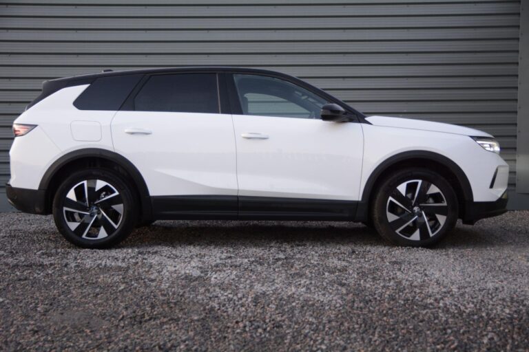 Vauxhall Grandland 1.2 Ultimate SUV 5dr Petrol Hybrid e-DCT Euro 6 (s/s) (136 ps)