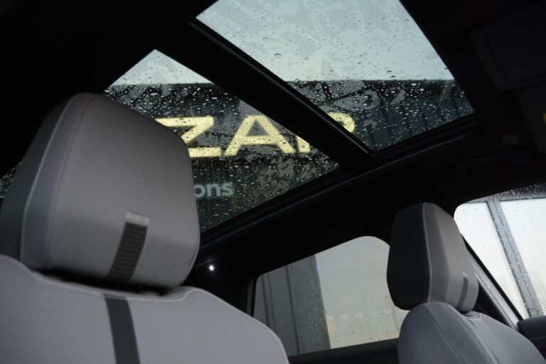 Vauxhall Grandland 1.2 Ultimate SUV 5dr Petrol Hybrid e-DCT Euro 6 (s/s) (136 ps)