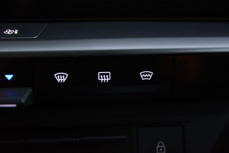 Vauxhall Grandland 1.2 Ultimate SUV 5dr Petrol Hybrid e-DCT Euro 6 (s/s) (136 ps)