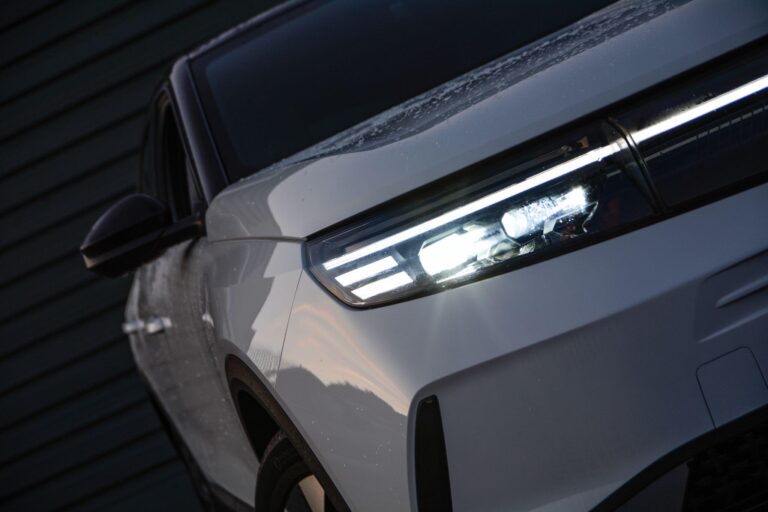 Vauxhall Grandland 1.2 Ultimate SUV 5dr Petrol Hybrid e-DCT Euro 6 (s/s) (136 ps)